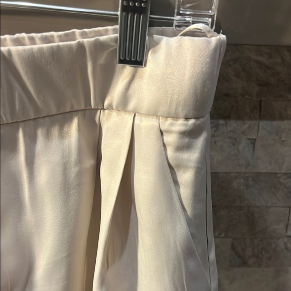 Zara Light Beige Relaxed Fit Sateen Shorts size Medium - Picture 4 of 8